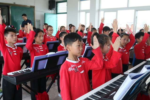 菲彩国际乐器牵手萧山三星小学爱心再回访在杭州举办